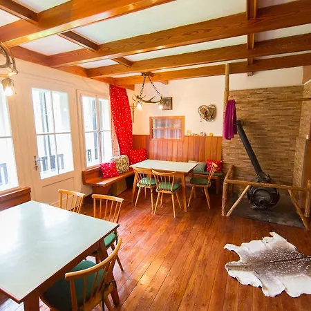 Privates Alpenchalet Mit Aussensauna Nyaraló