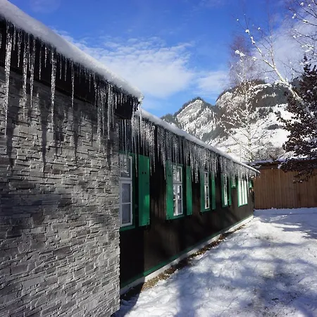 Privates Alpenchalet Mit Aussensauna Nyaraló