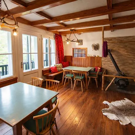 Tatil Evi Privates Alpenchalet Mit Aussensauna *